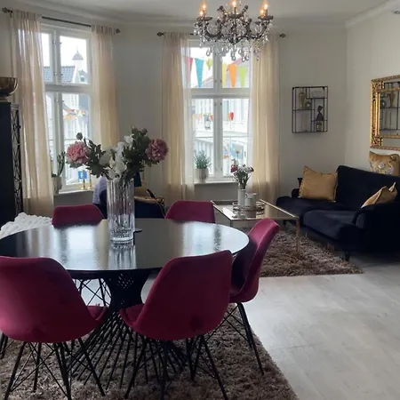 In The Center With Terrace And Parking! Appartement *